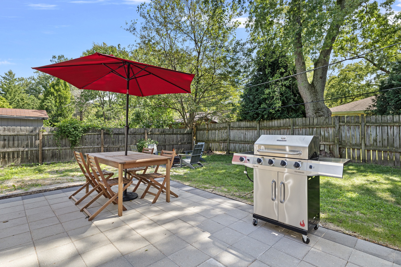 Outdoor Seating & Gas Grill