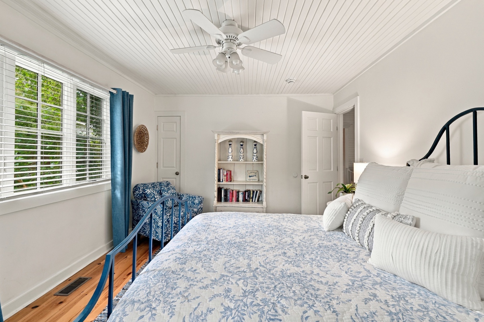 Bedroom #1 (King)