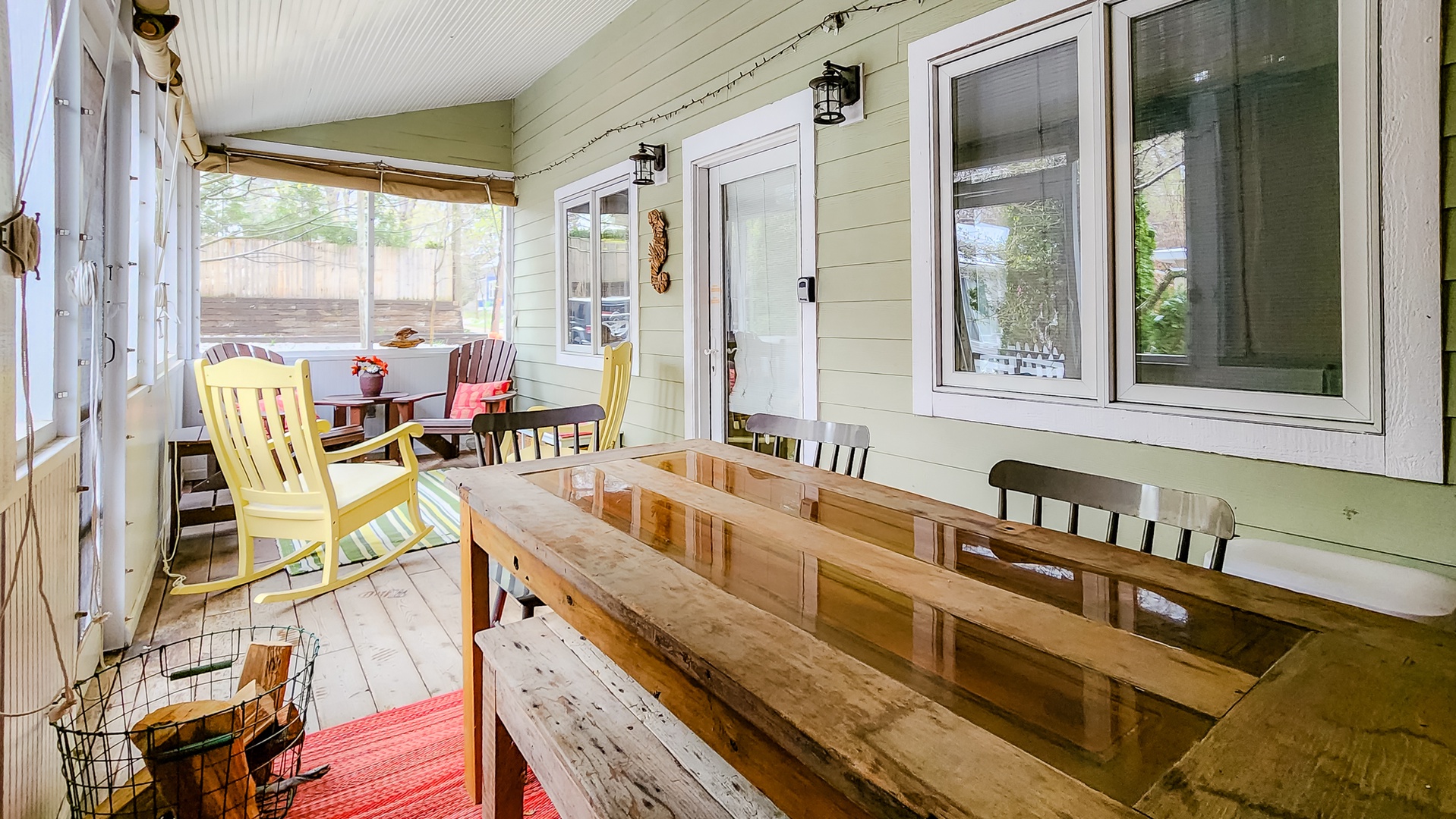 Screened-In Porch