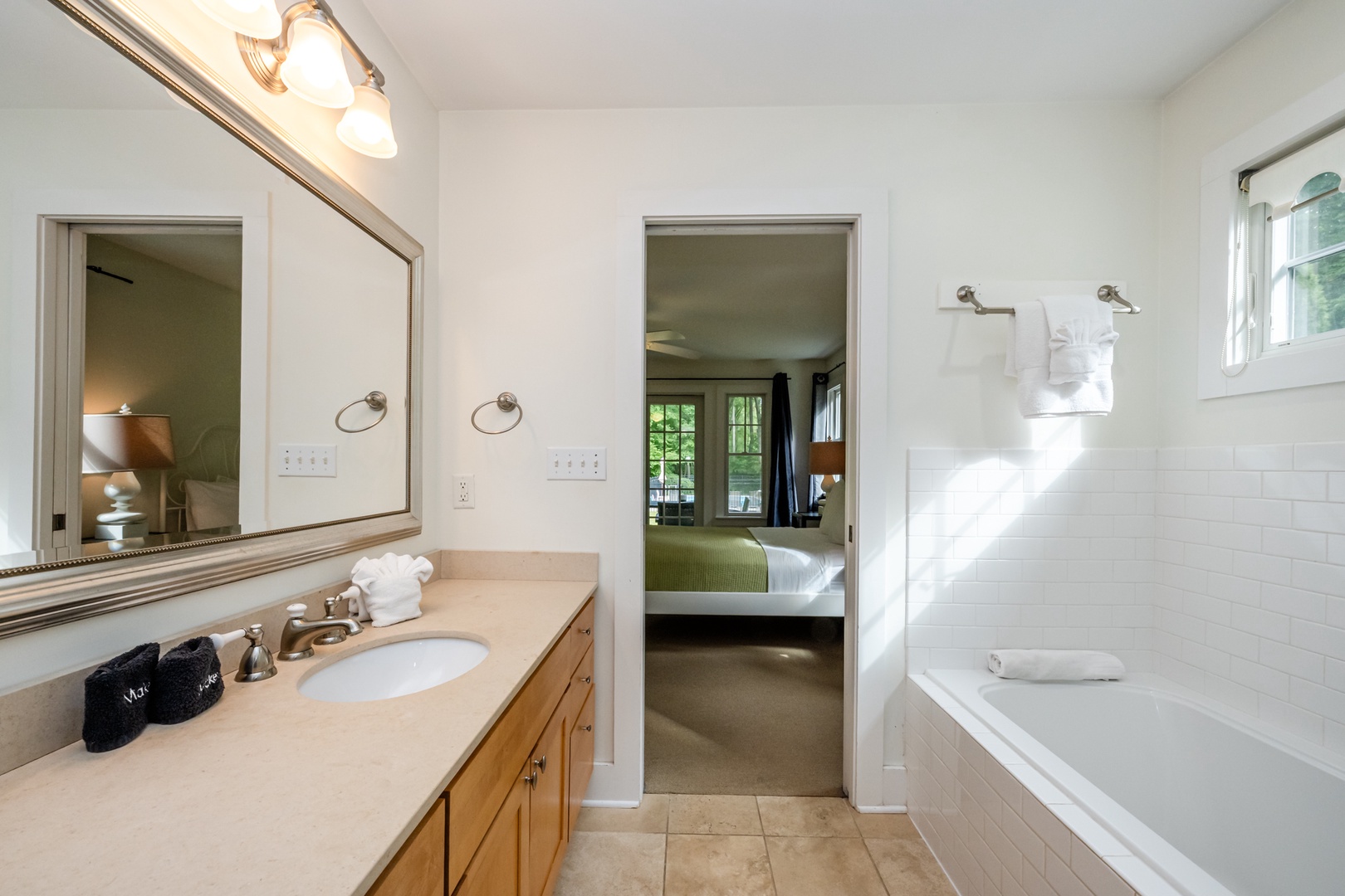 En Suite Full Bathroom