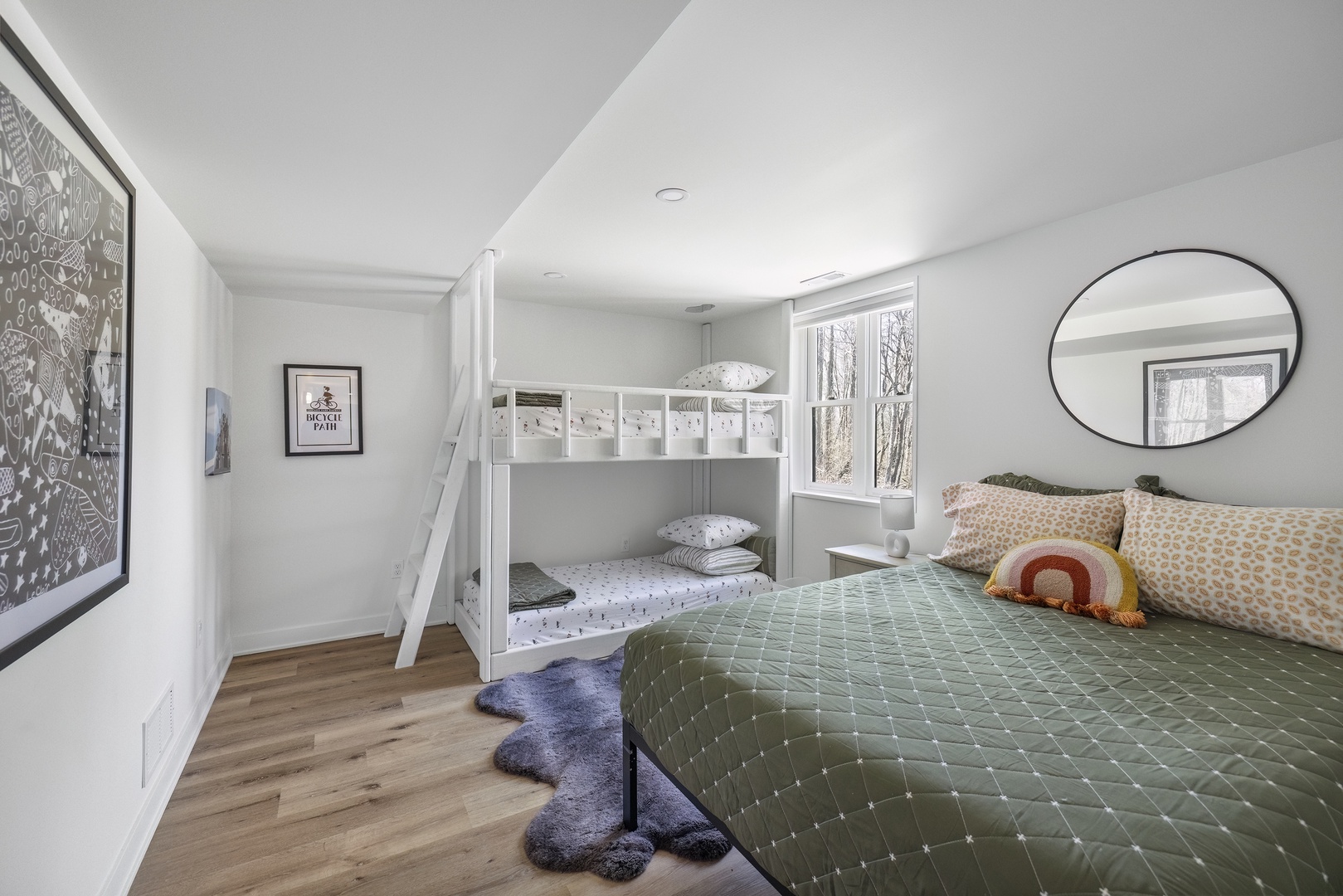 Bedroom #5 (Two Twins & Full)