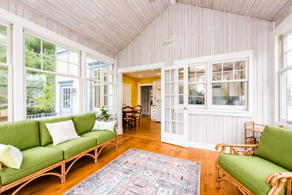 Gorgeous Sun Room!