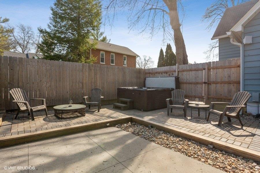 Outdoor Hot Tub!