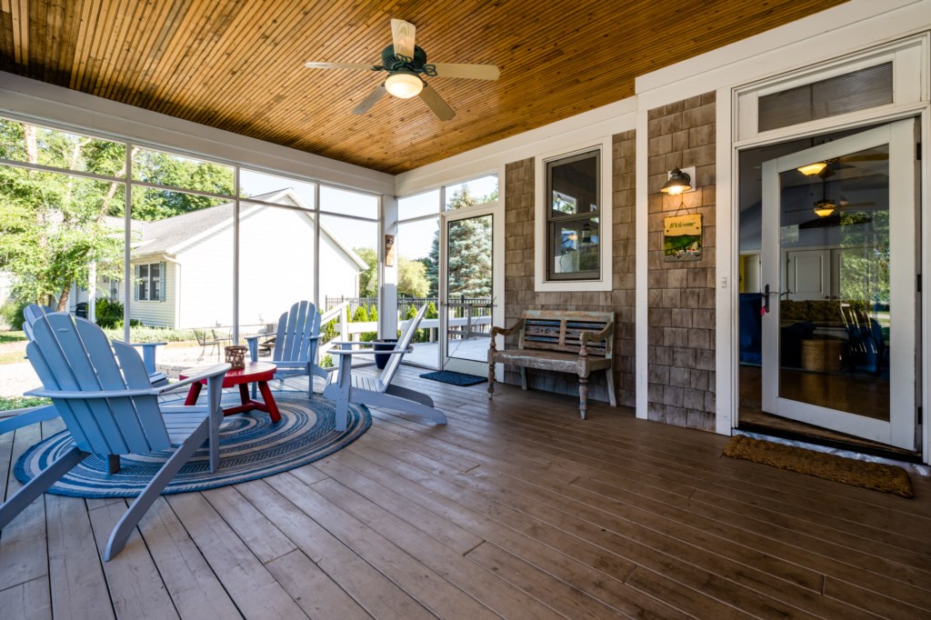 Spacious Screened In Porch