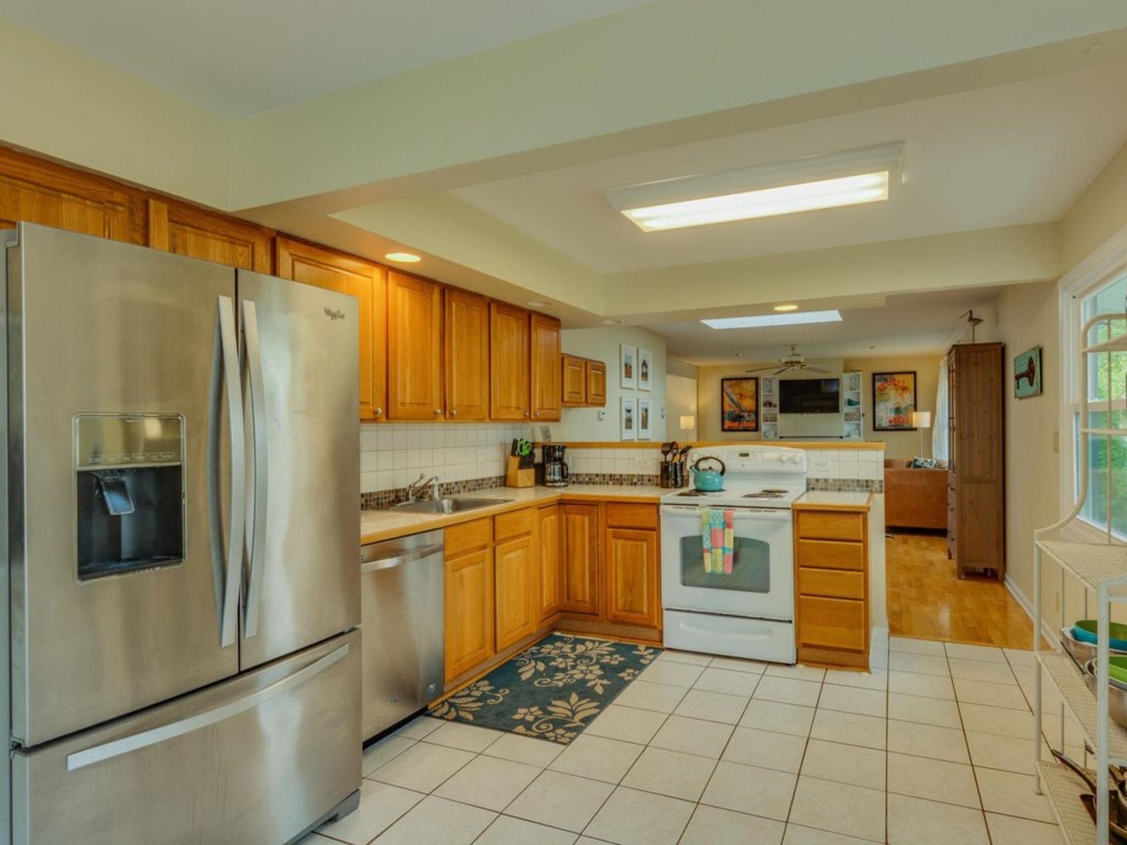 Fully Stocked Kitchen