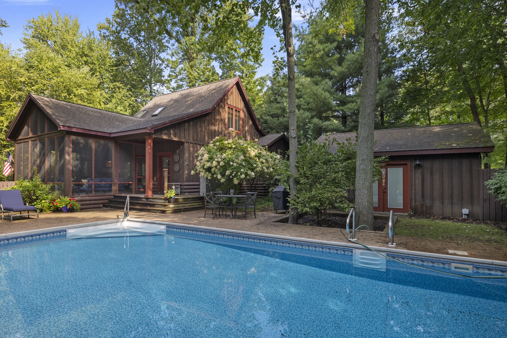 Bella & Dulce's Lakehouse