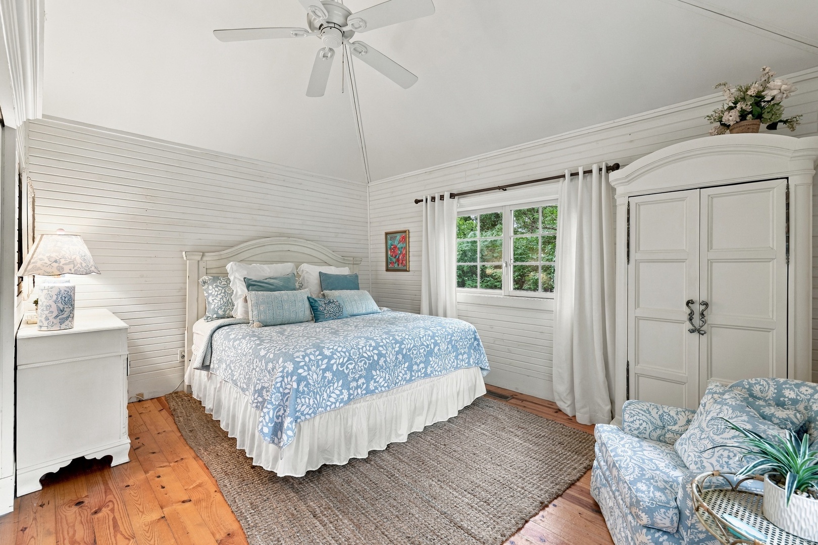 Bedroom #2 (Queen)