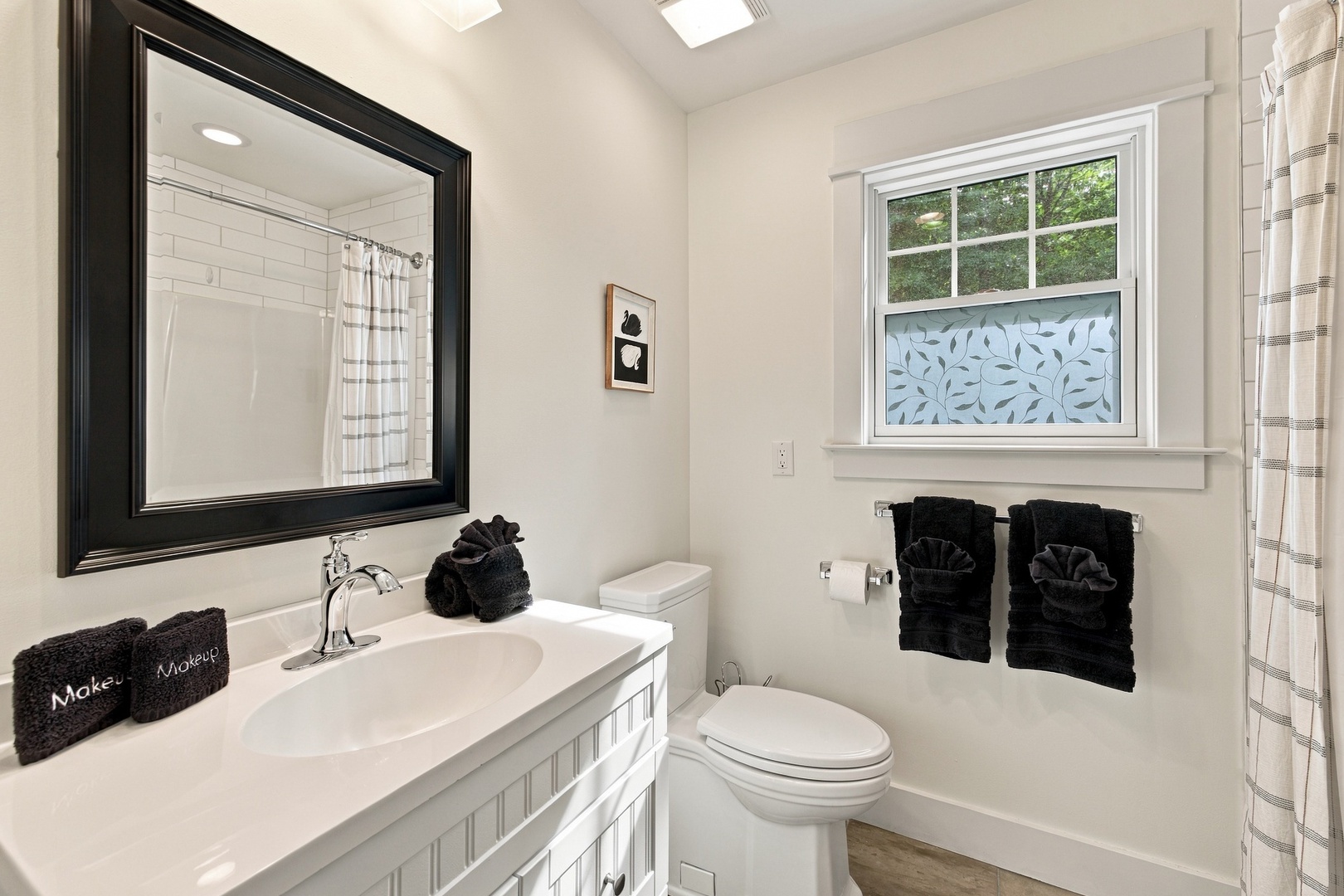 En Suite Full Bathroom For Bedroom #3