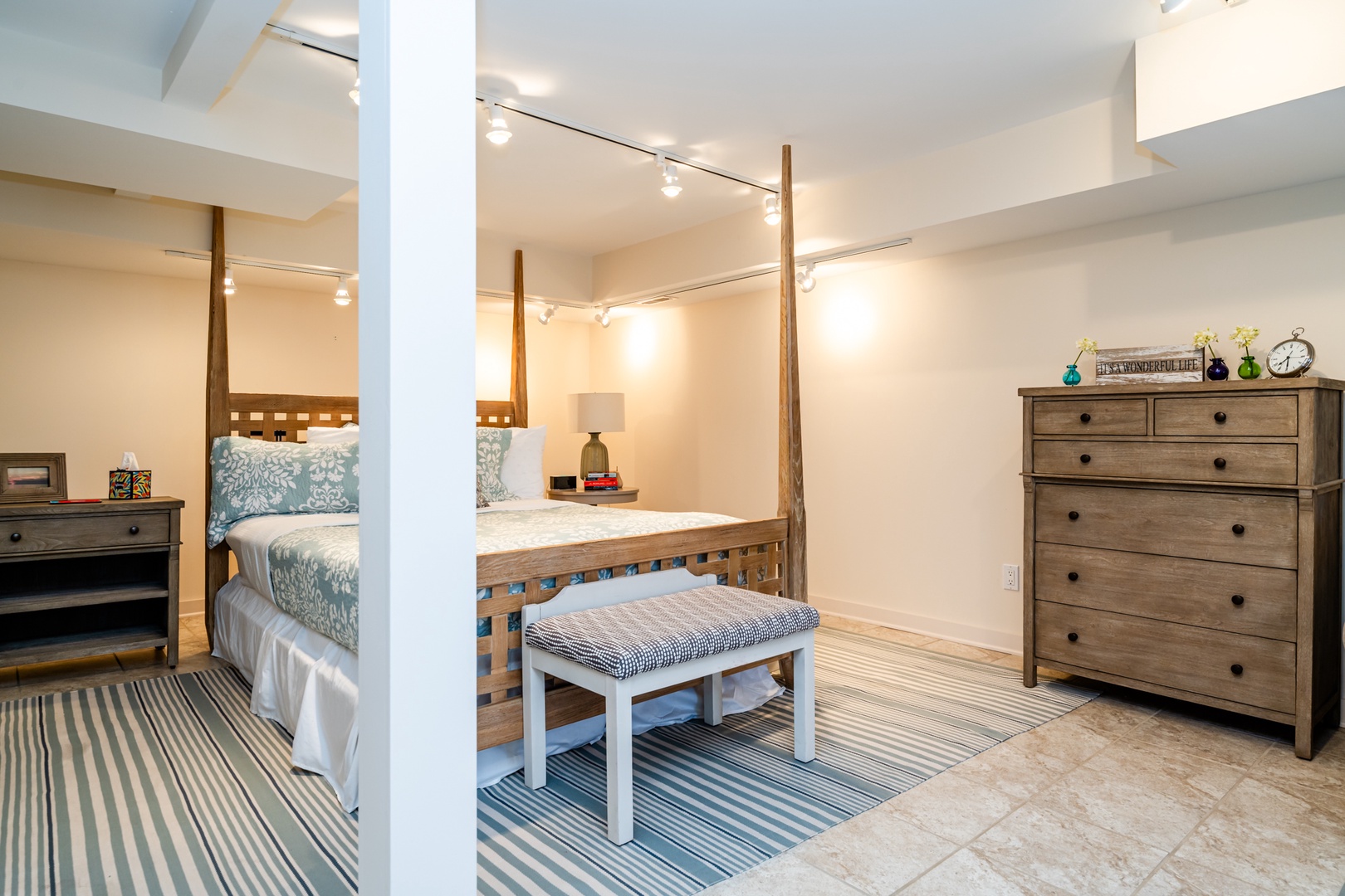 Basement Bedroom W/ King & Queen Bed