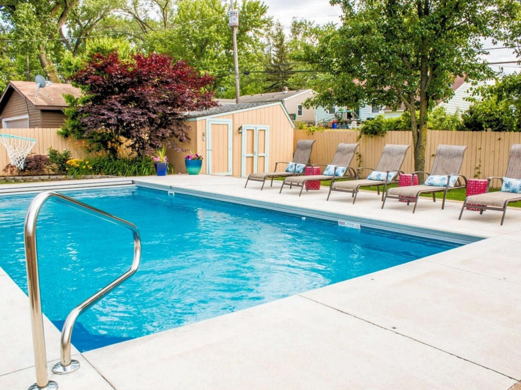 Private Heated Pool! Retractable Cover