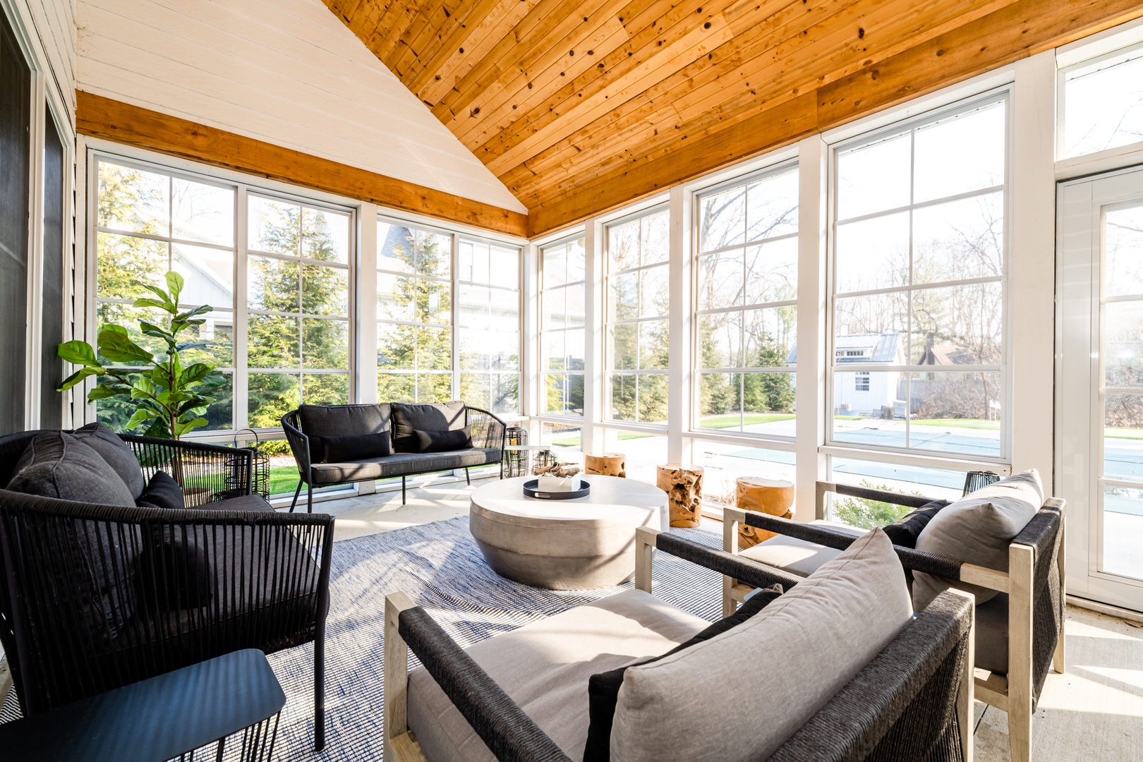 Screened In Porch To Pool!