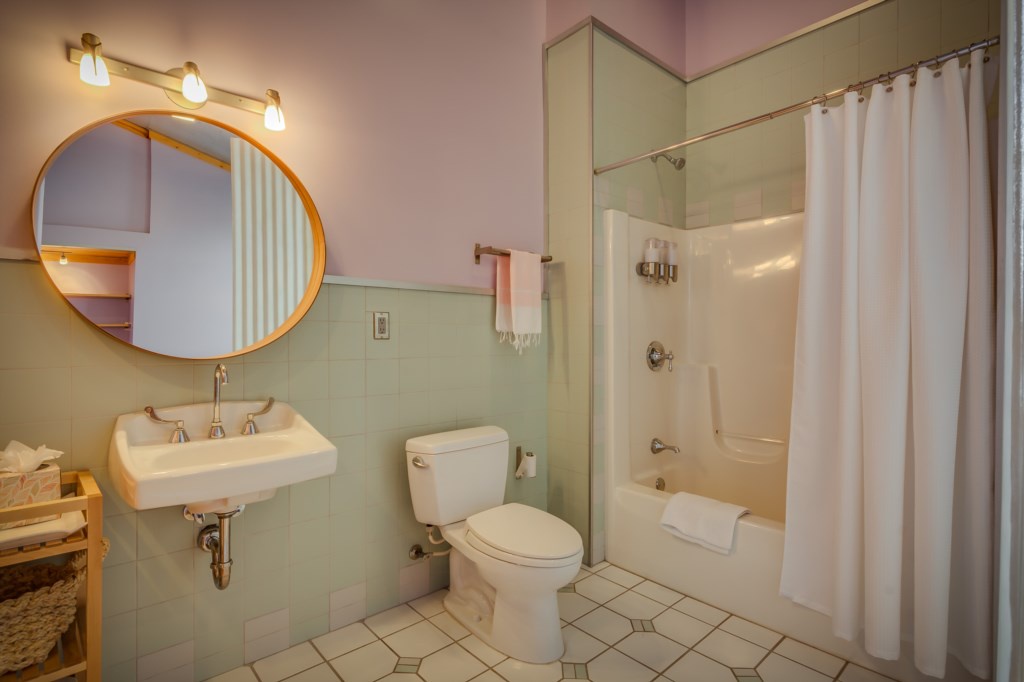 Full Bathroom