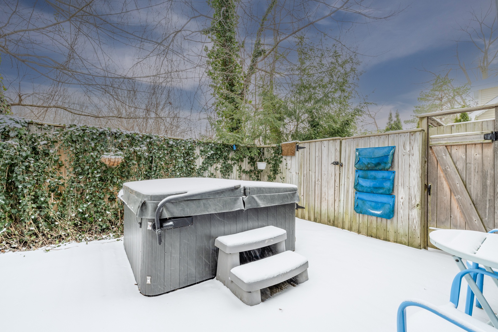 Outdoor Hot Tub!