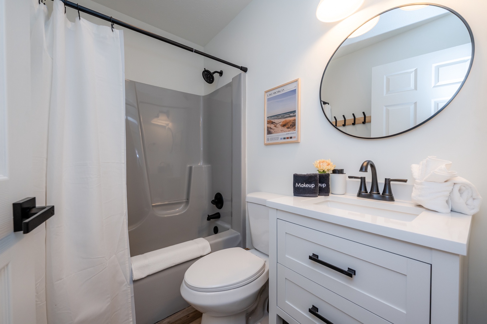 Hallway Full Bathroom
