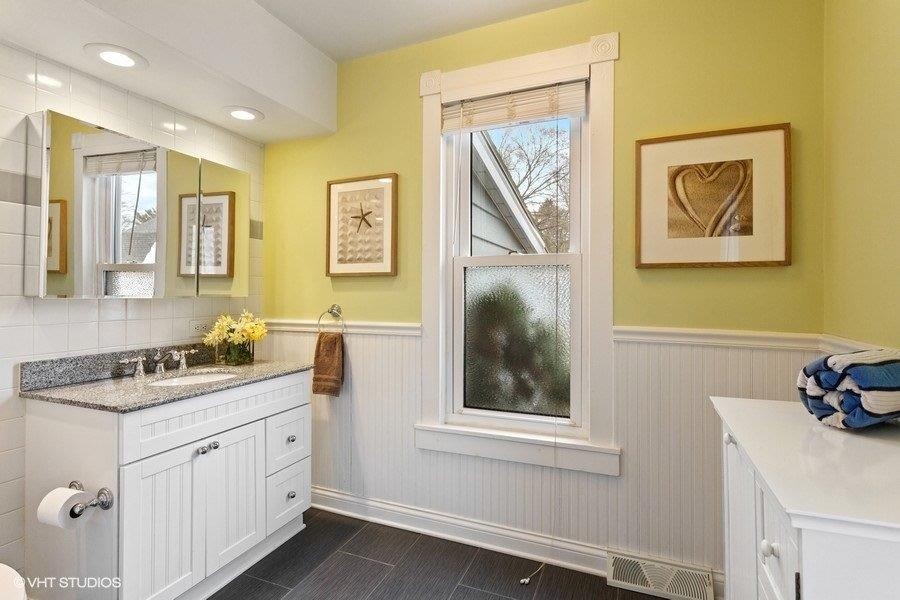 Second Floor Full Bathroom (Tub/Shower)