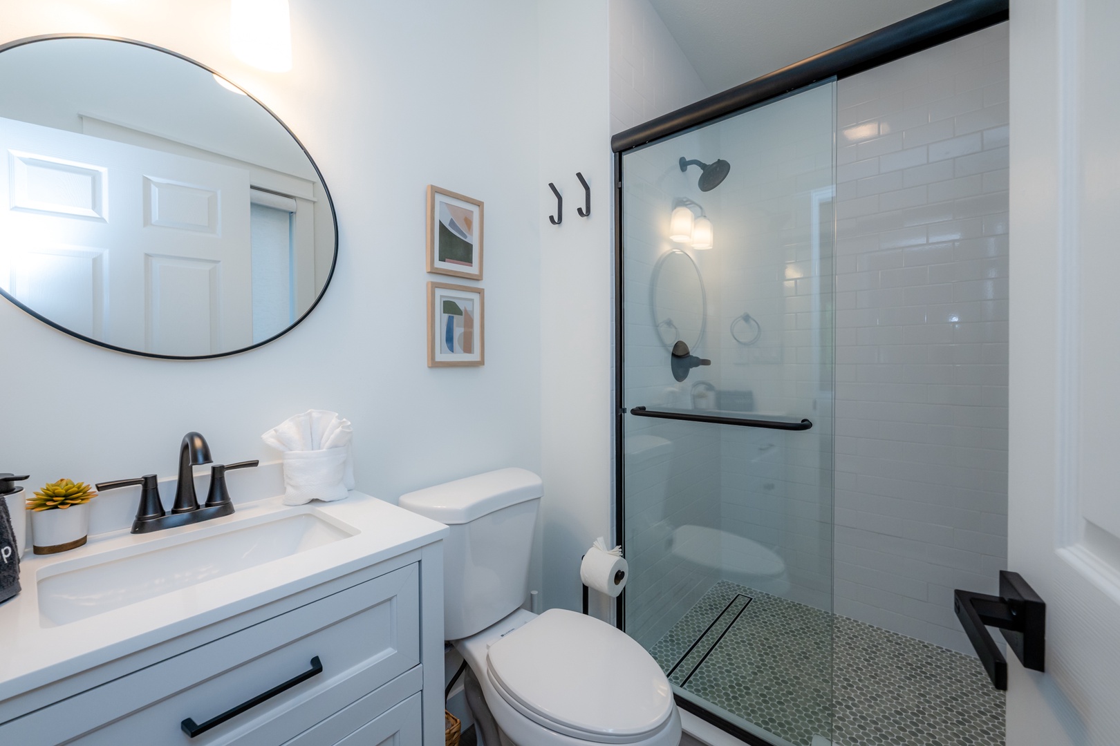 En Suite Full Bathroom