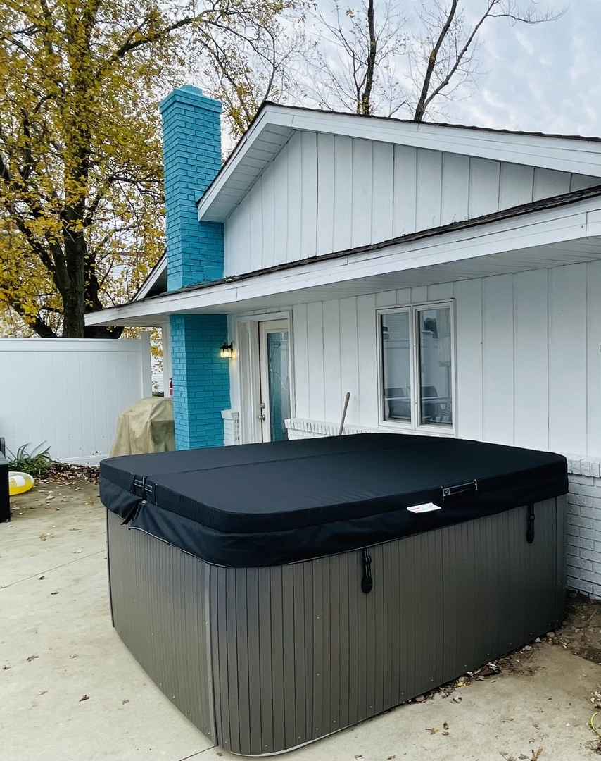 New Hot Tub Open Year Round!