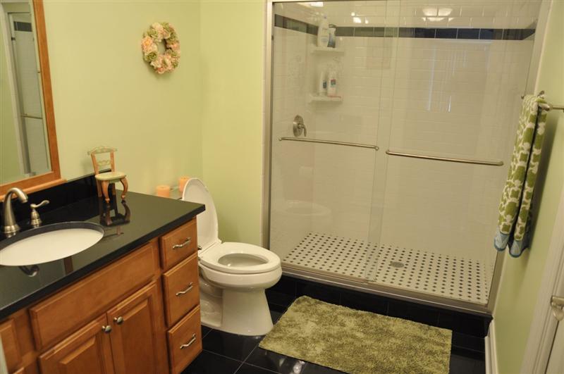 En-Suite Full Bathroom