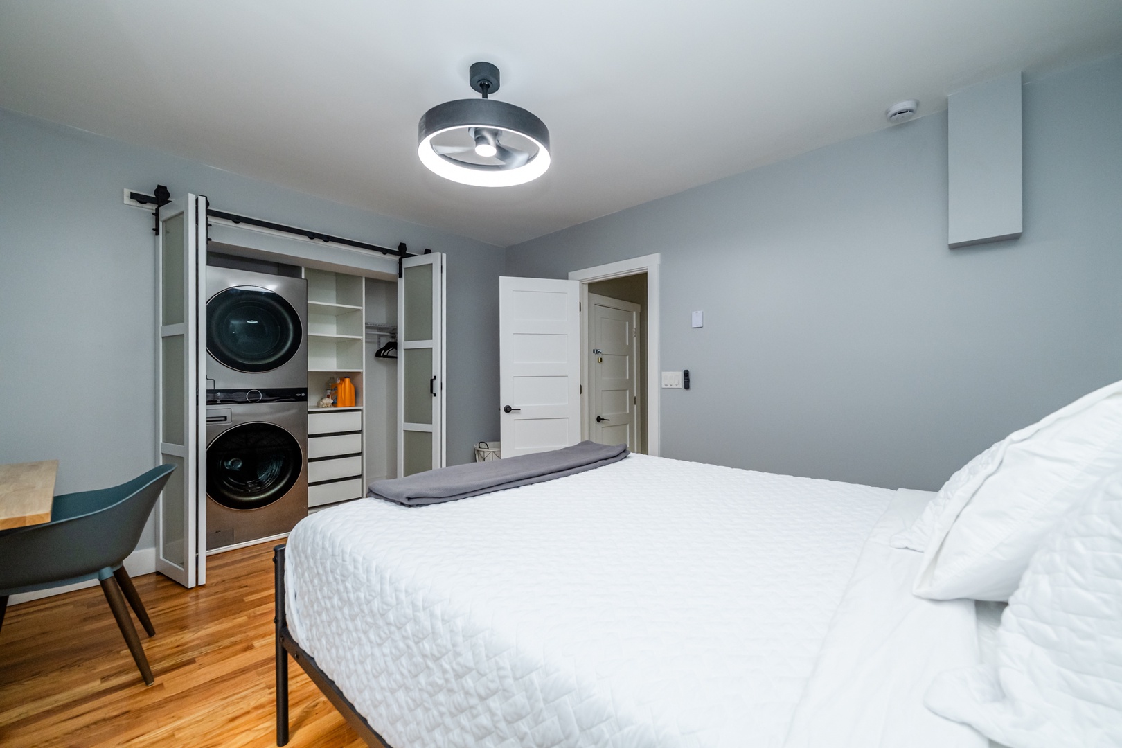 Bedroom #1 (Alt Angle) Washer/Dryer