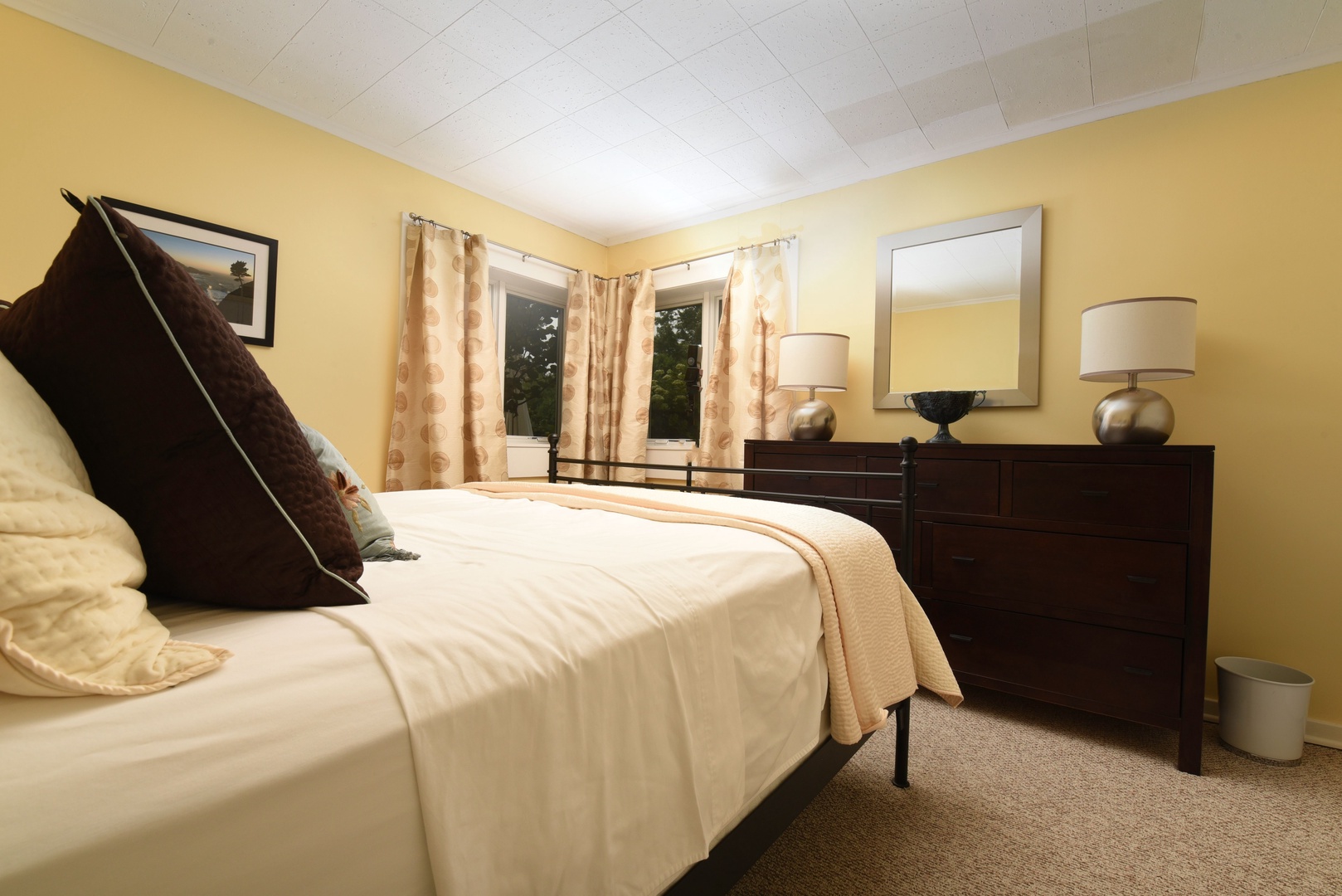 Main Floor Bedroom #4 (Queen)