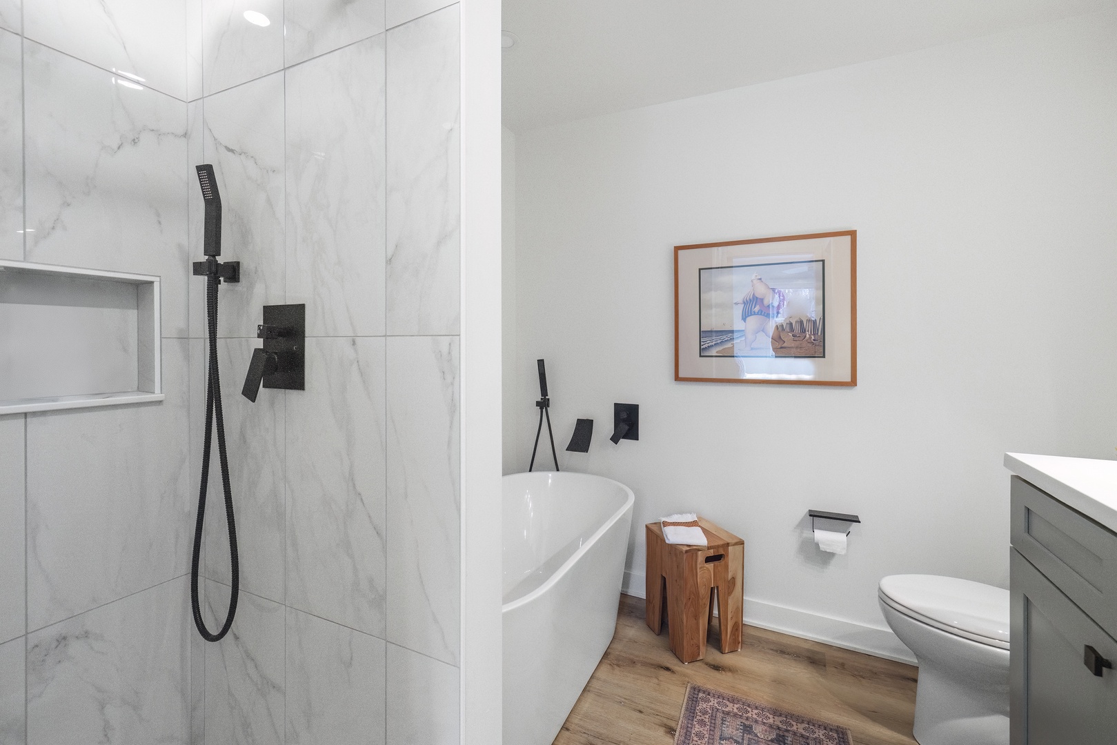 Gorgeous Bathroom With Tub & Shower