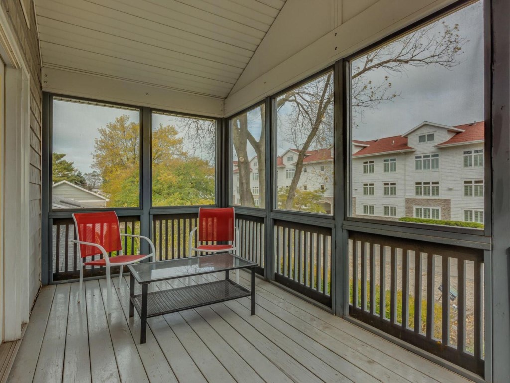 Screened-in Porch