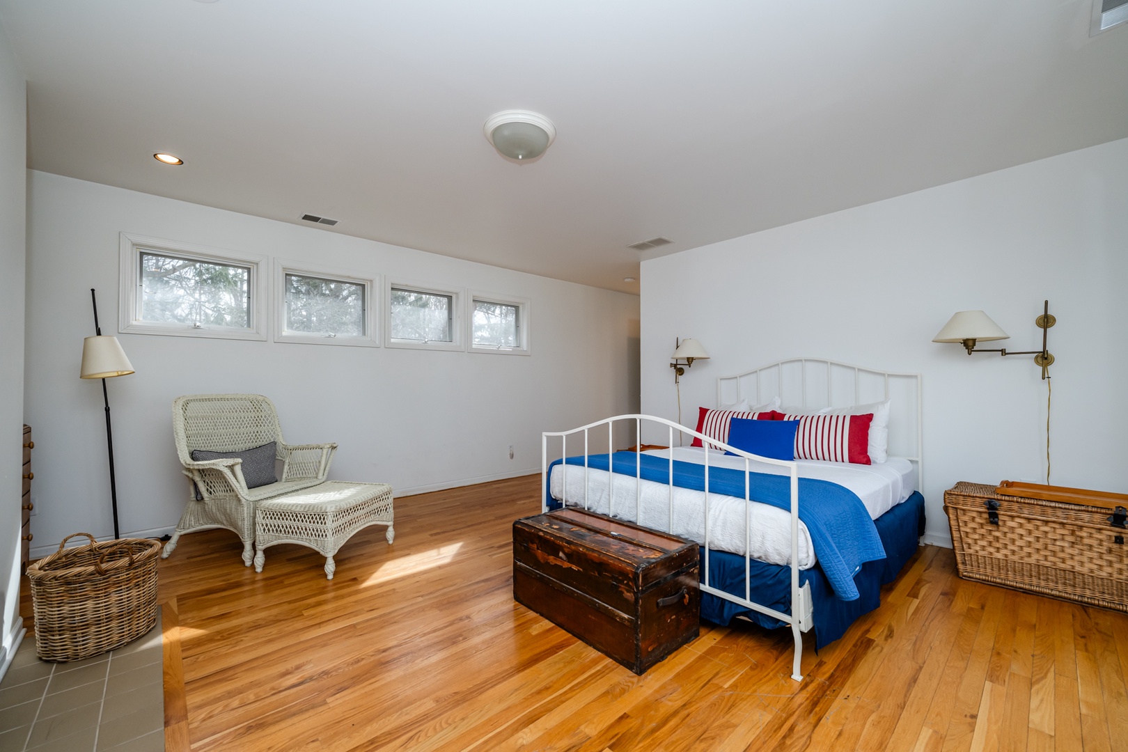 Bedroom #1 (Queen)
