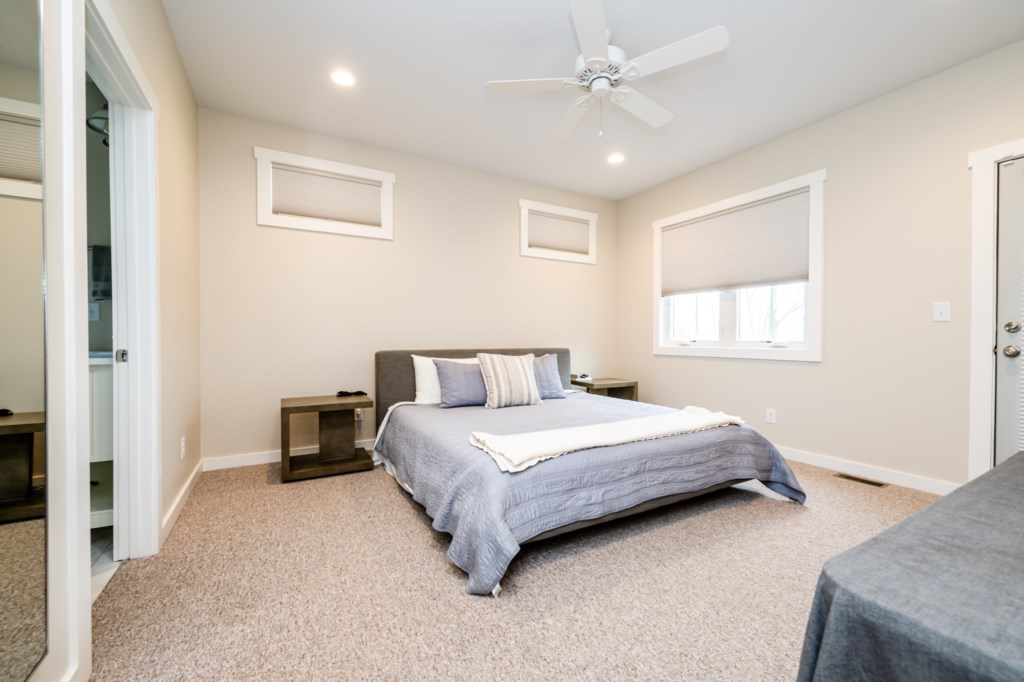 Master bedroom (King Bed)