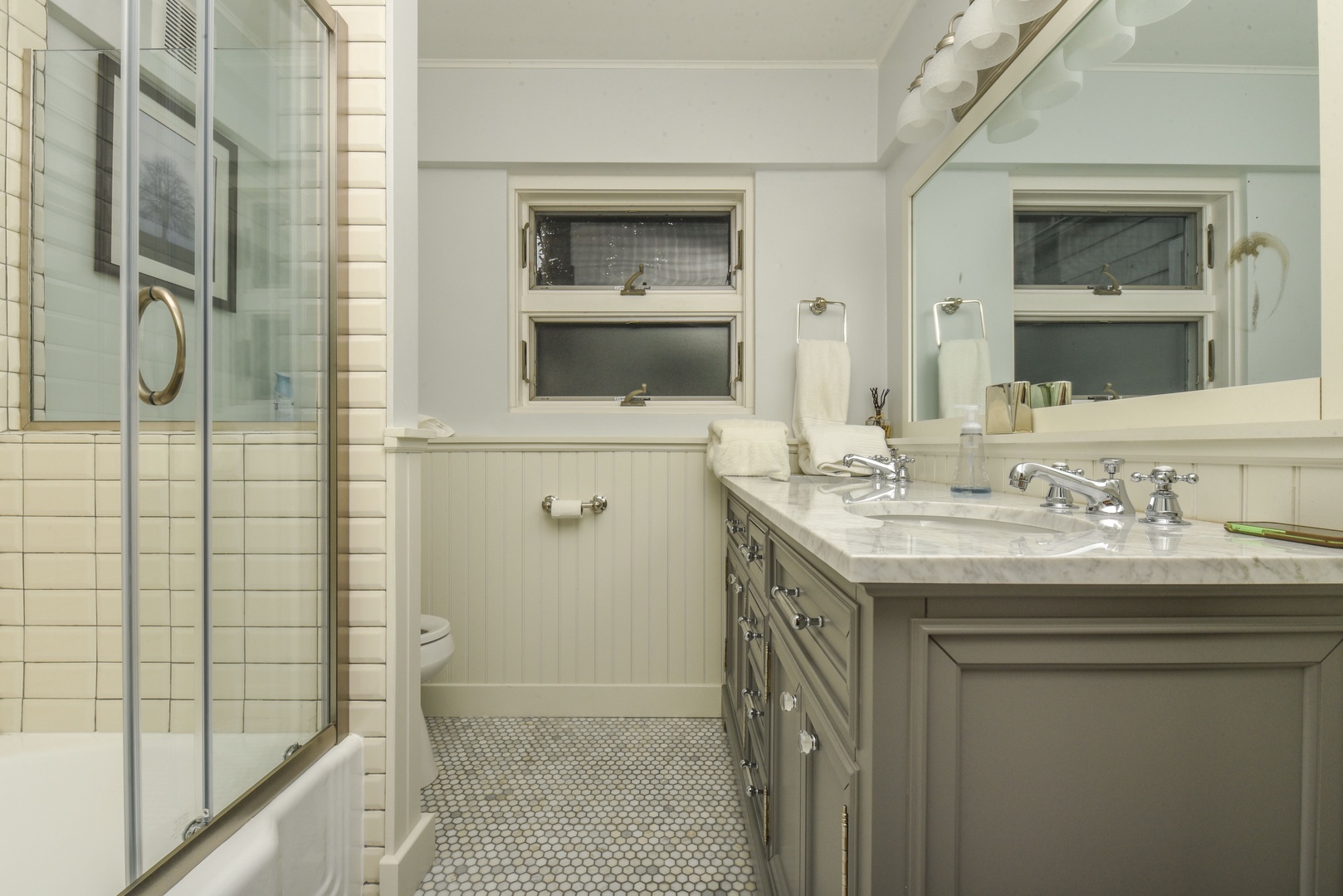 Main Floor Full Bath