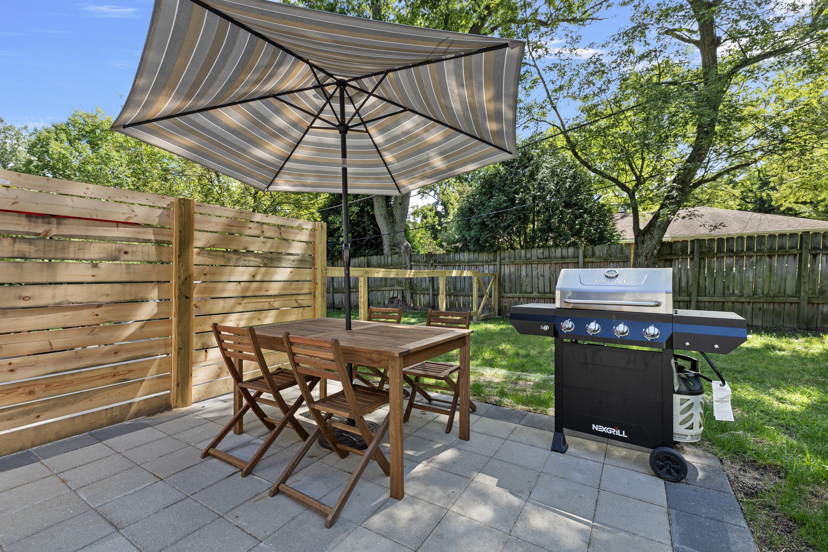 Outdoor Seating & Gas Grill