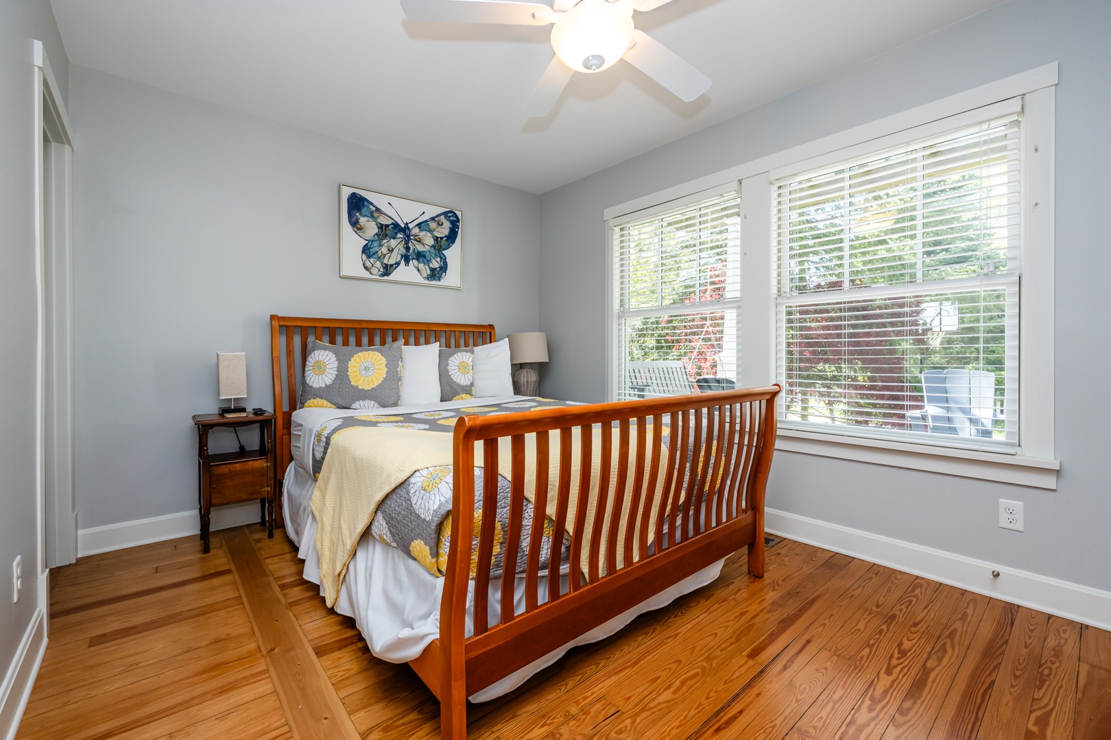 Queen Bedroom With En Suite Bath