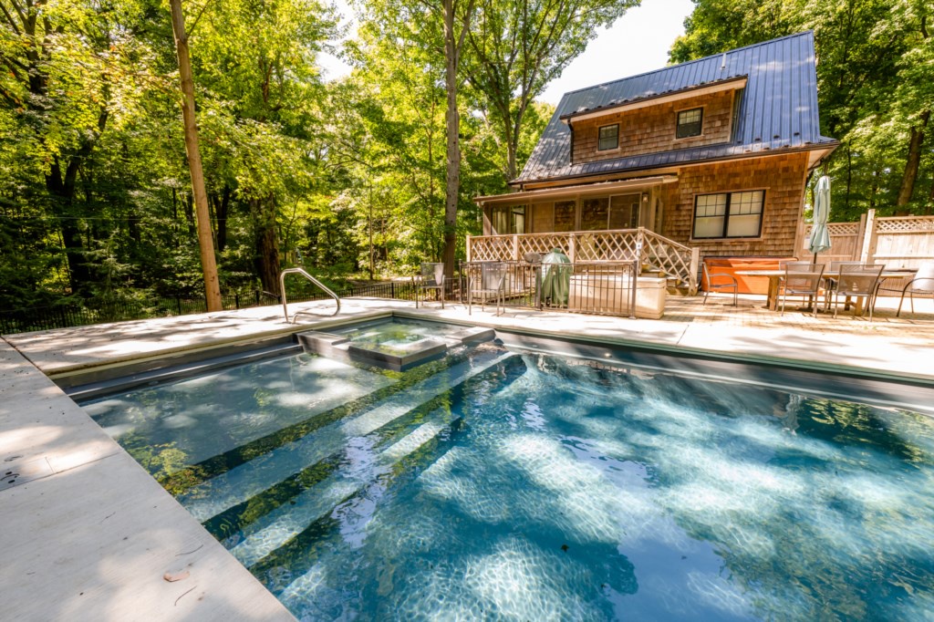 Private Heated Pool & Two Hot Tubs!
