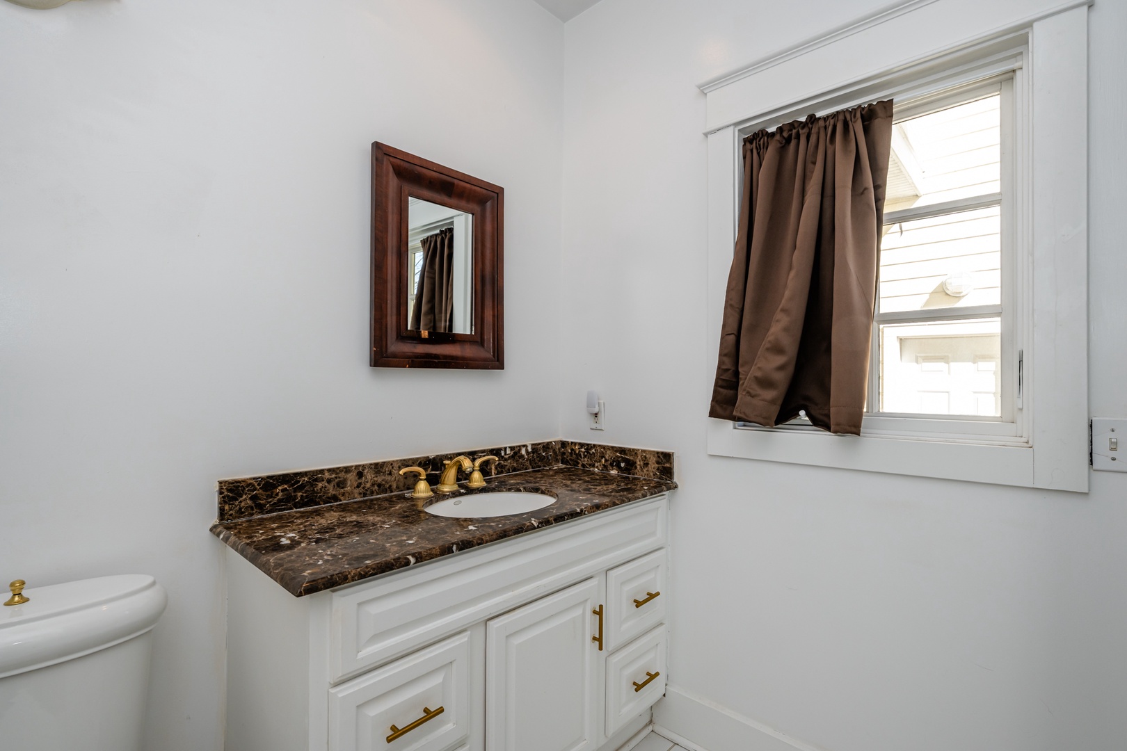 En Suite Full Bathroom