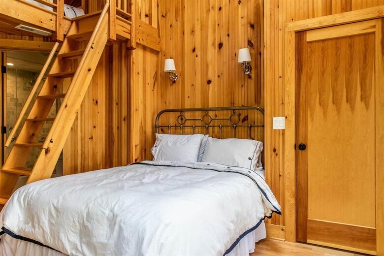 Bedroom with Loft