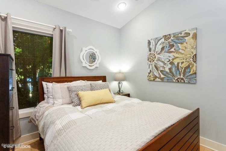 Bedroom #2 (Queen Bed)