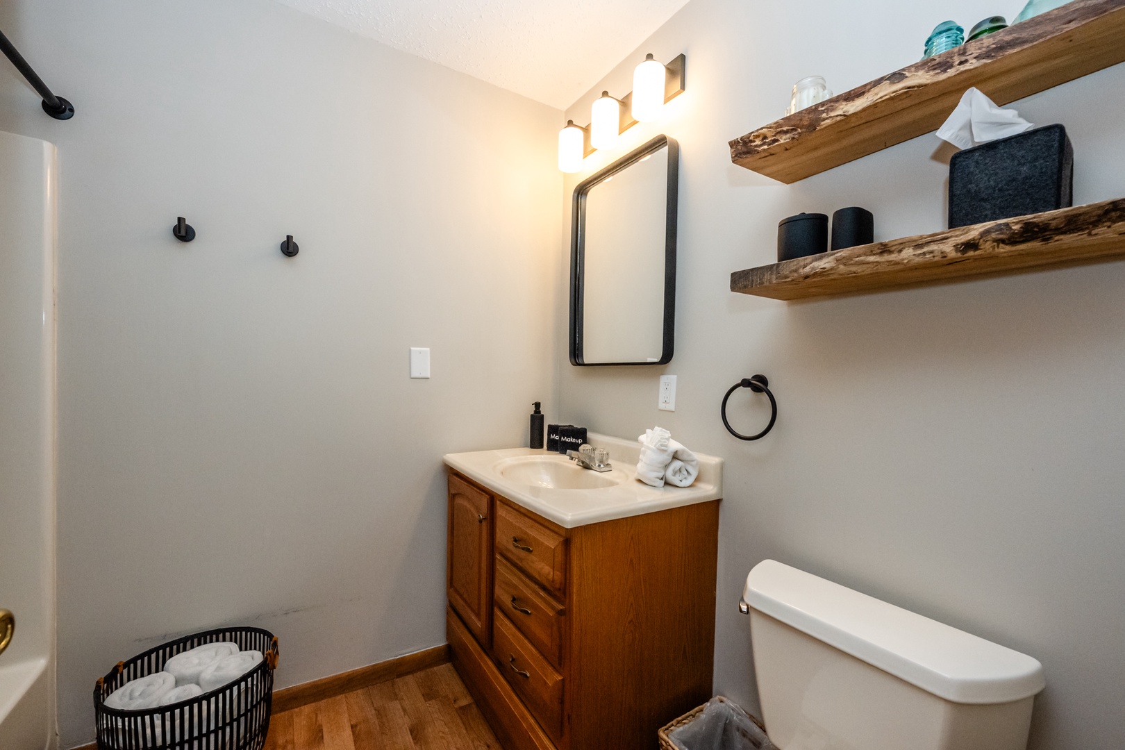 En Suite Full Bathroom