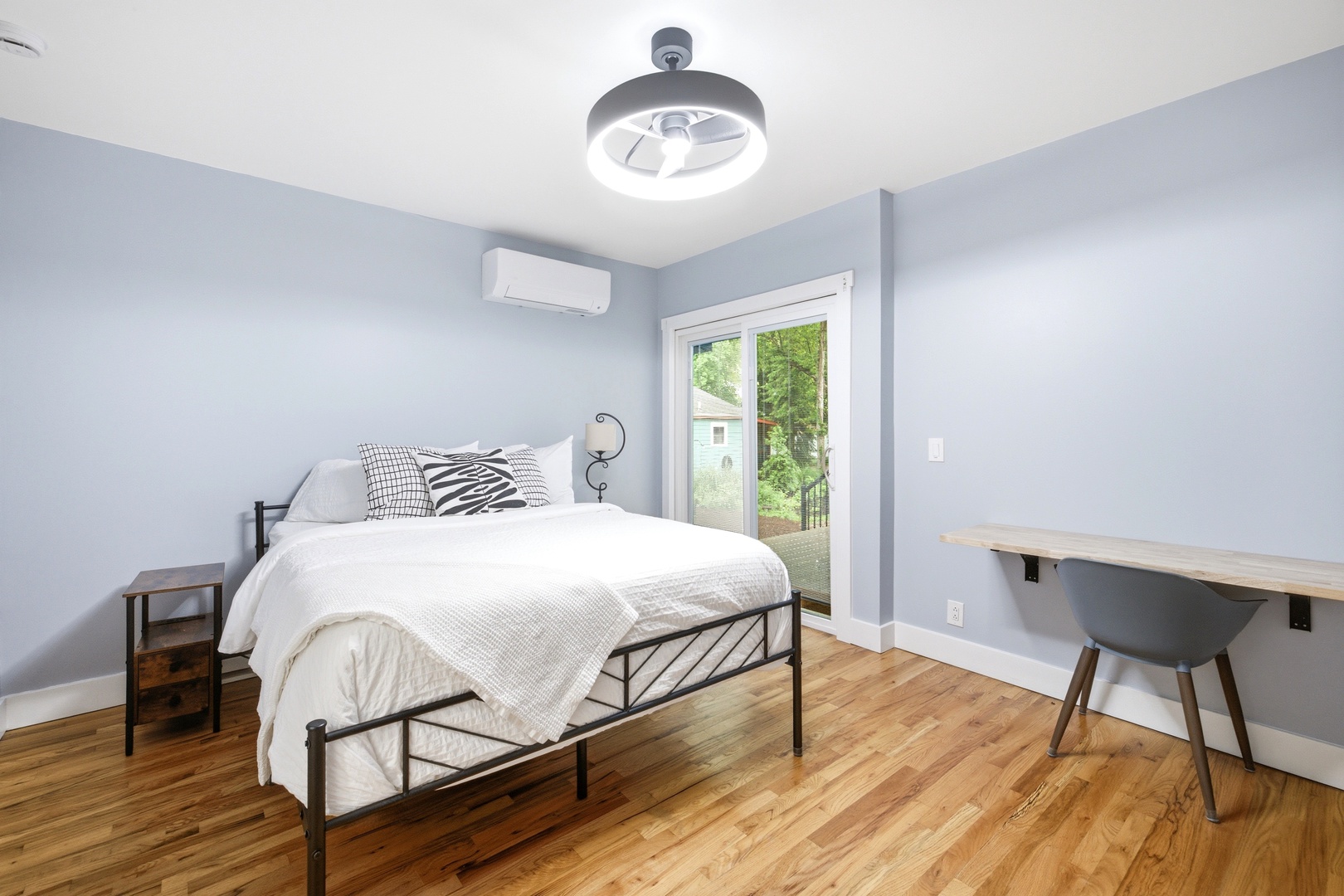 Bedroom #1 (Queen)