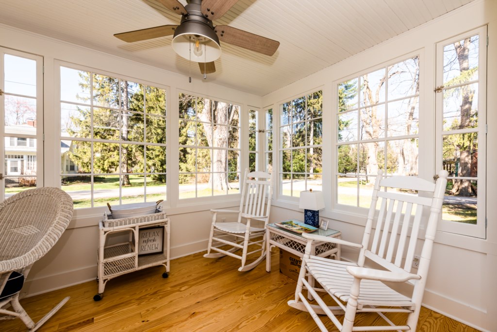 Sunroom With Lots of Light!