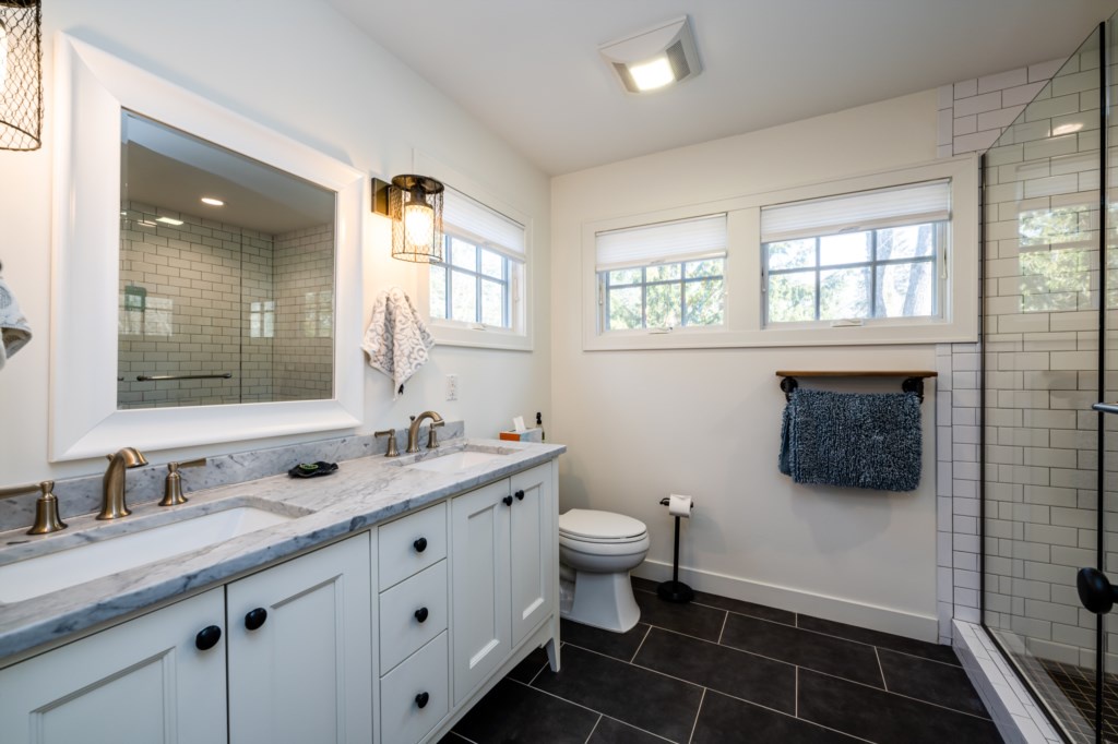 En Suite Full Bathroom