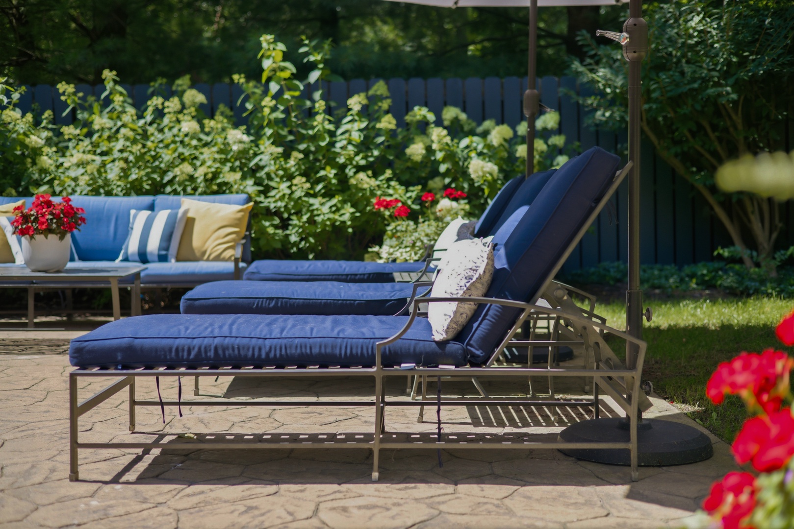 Lounge Poolside