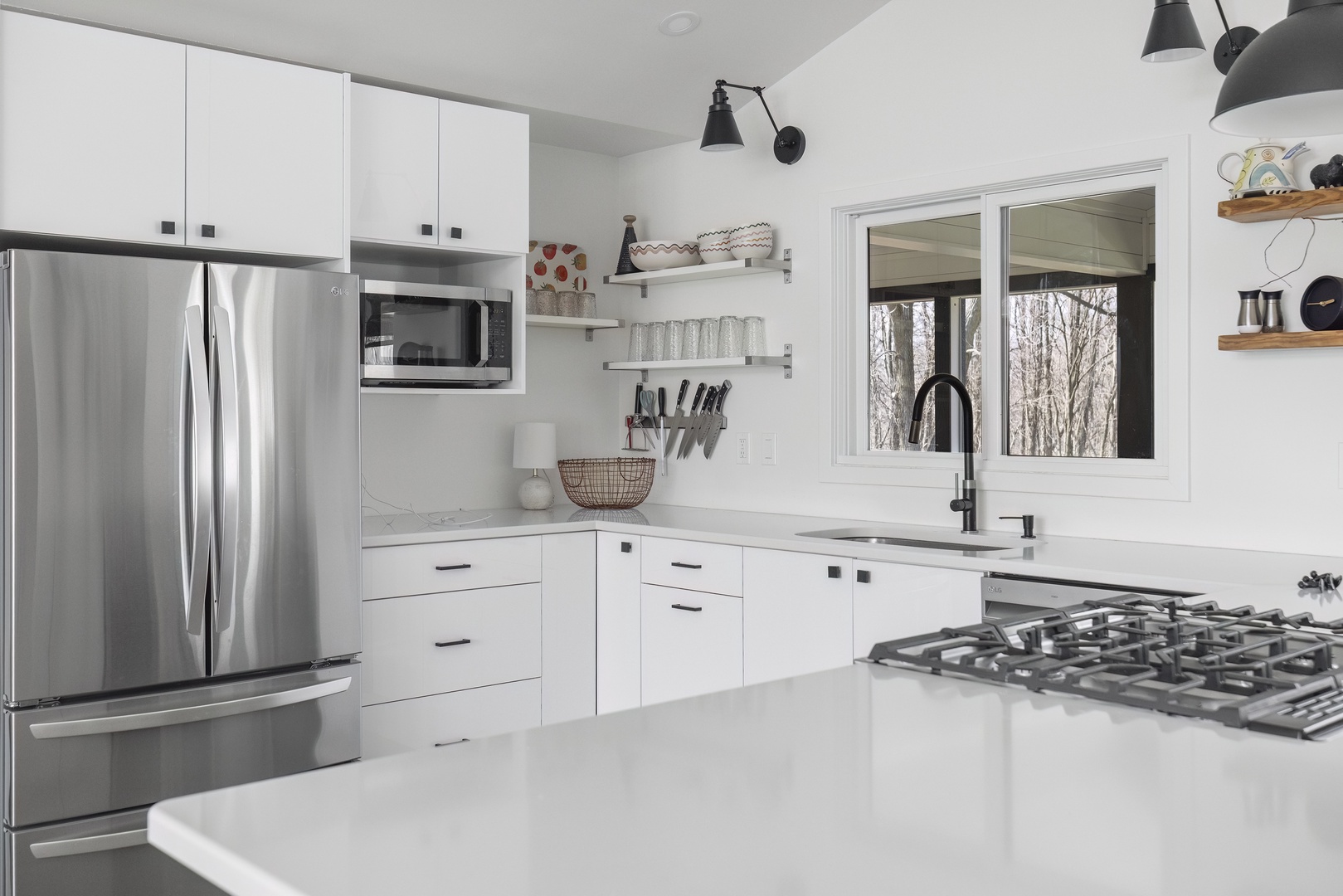 Fully Stocked Kitchen!