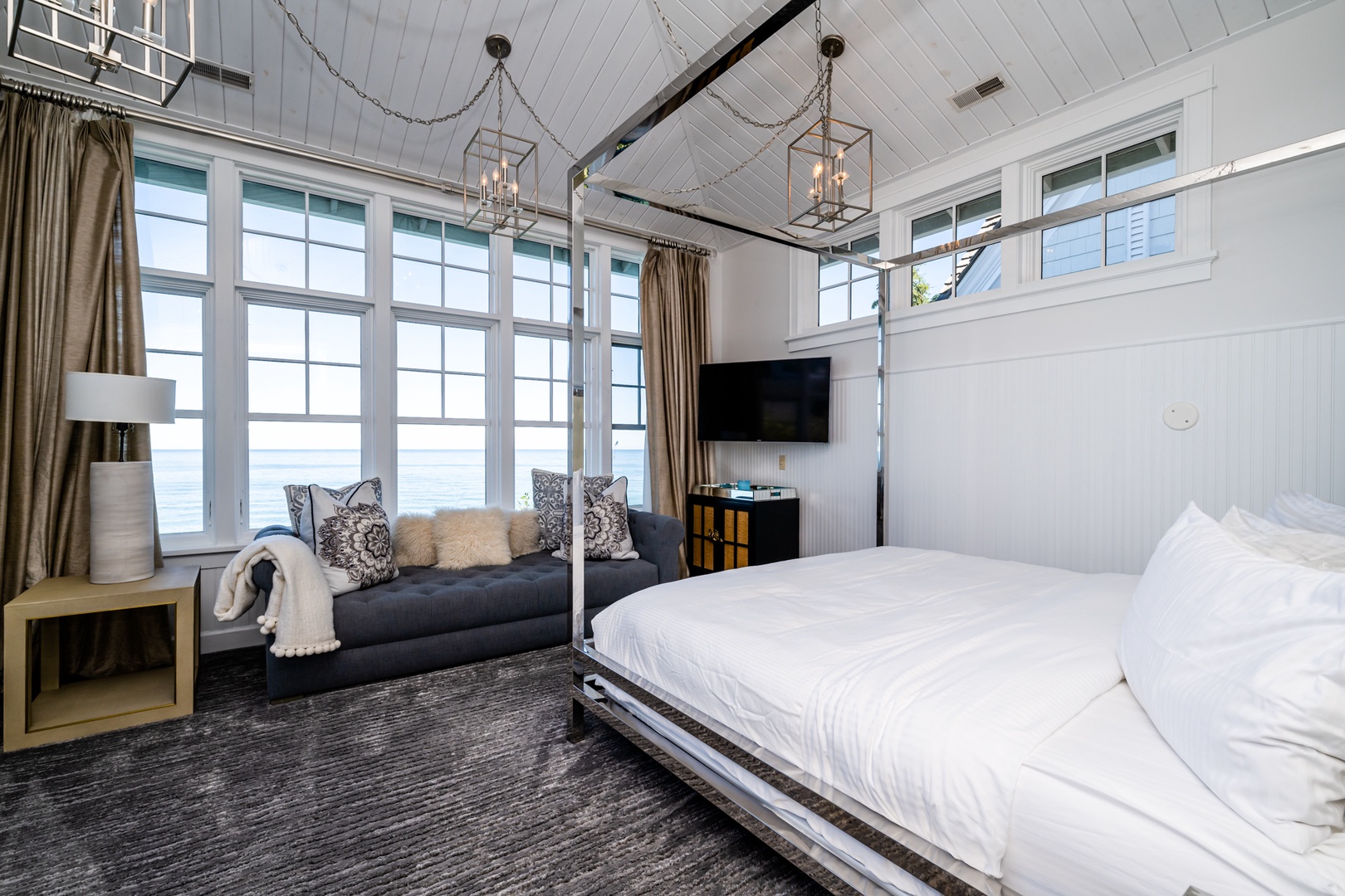 Master Bedroom with Lake Views (King Bed)