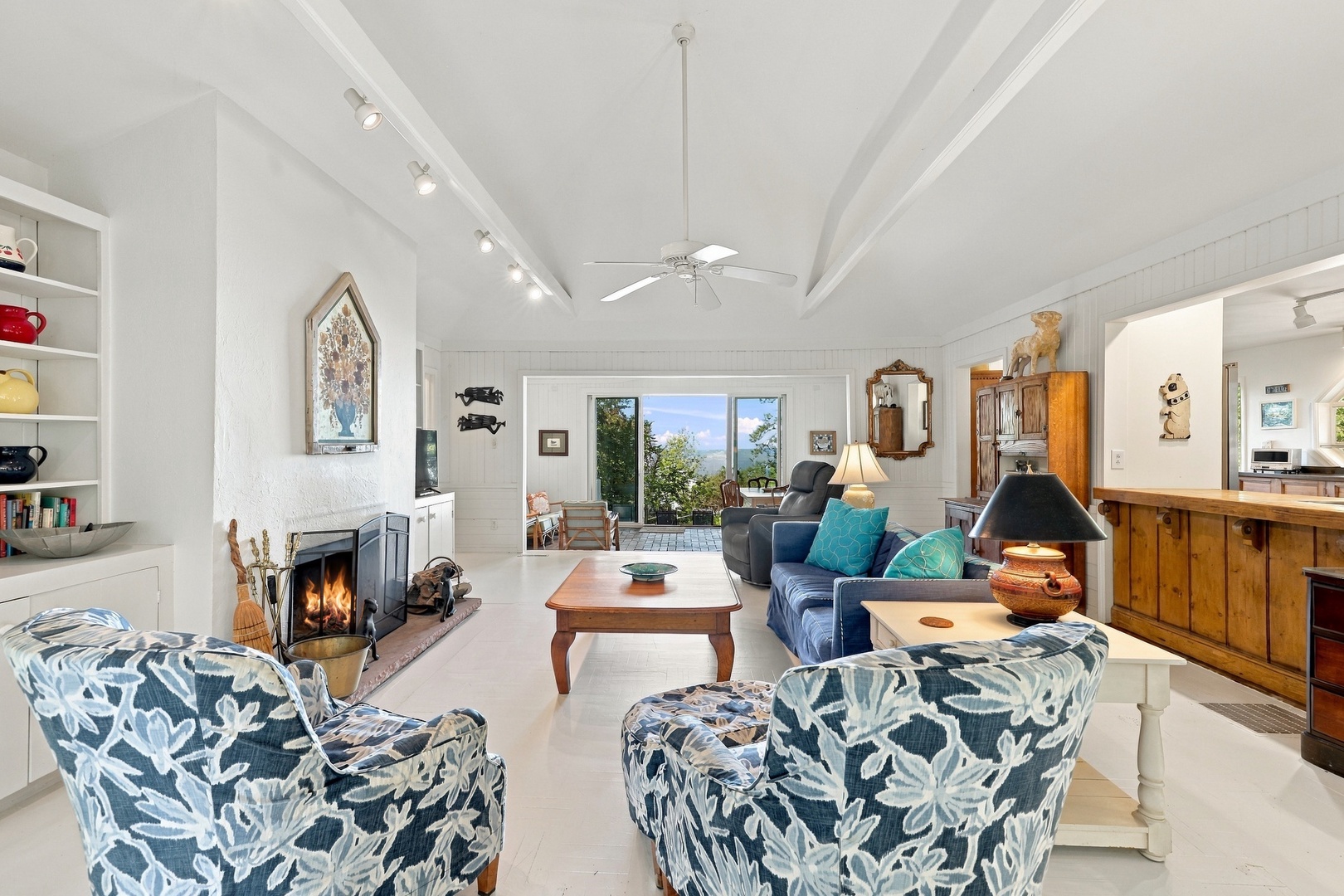 Bright Family Room!