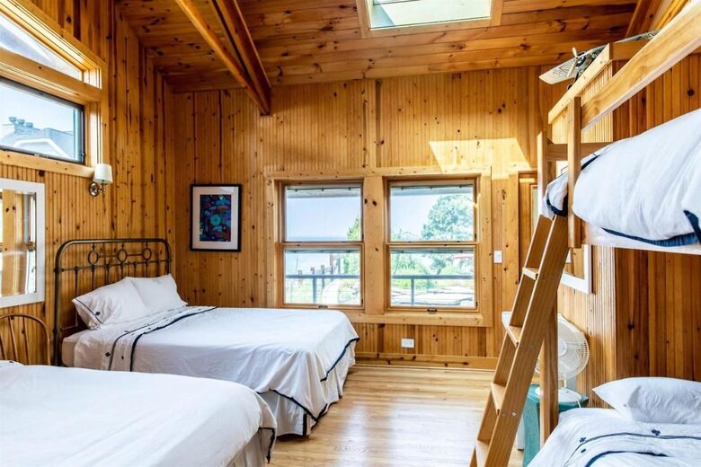 Bedroom with Loft