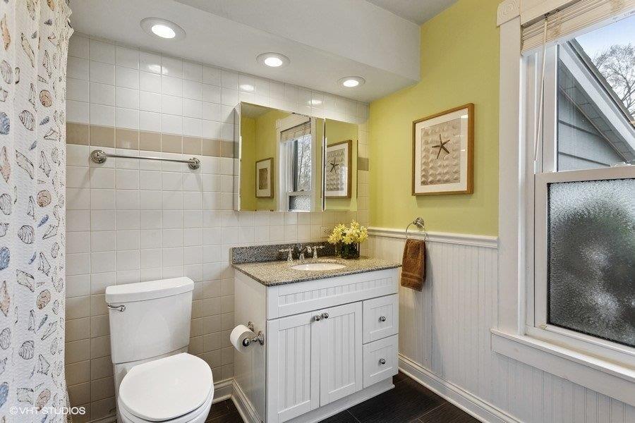 Bathroom #2 (Alt Angle)