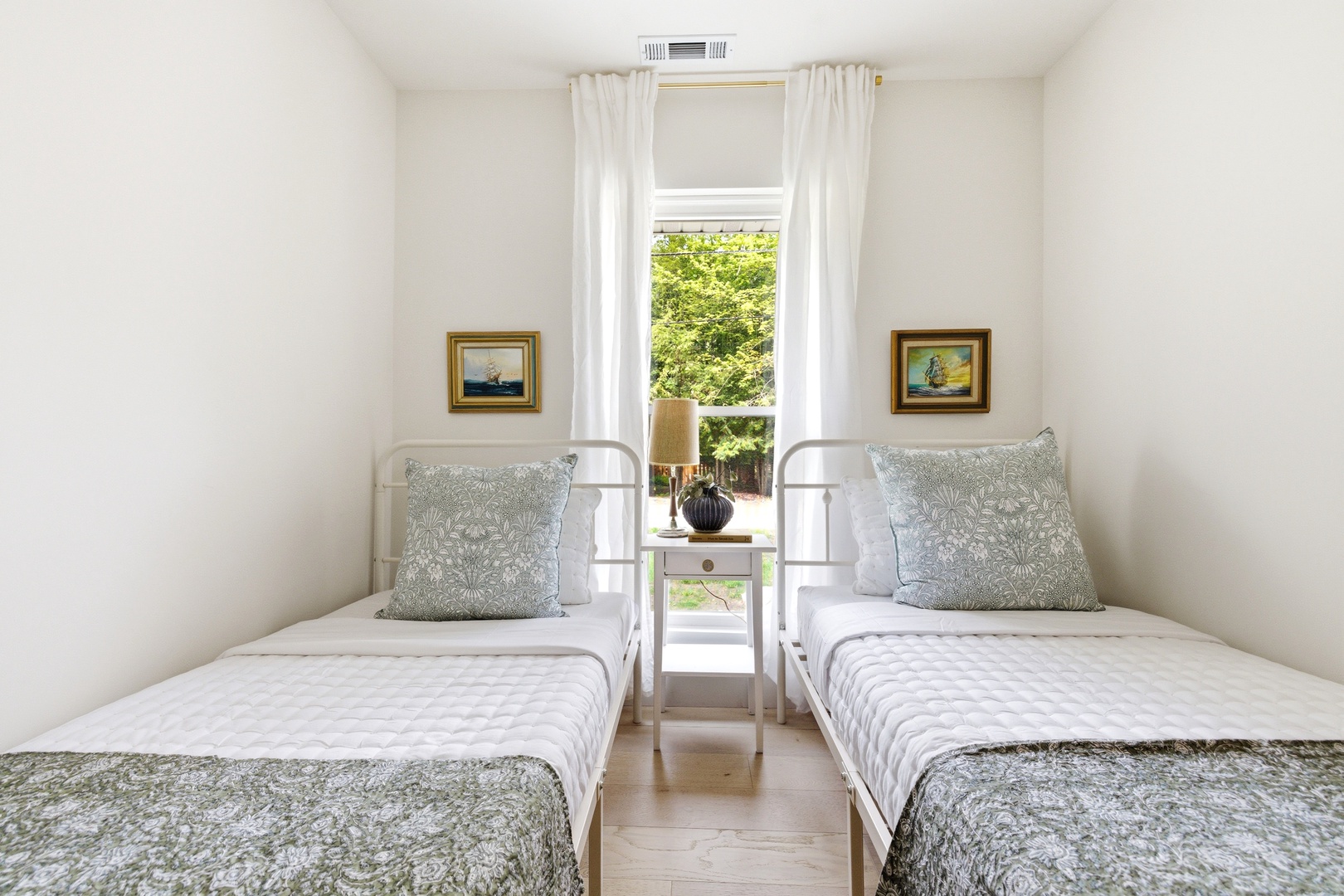 Bedroom #3 (Two Twins)