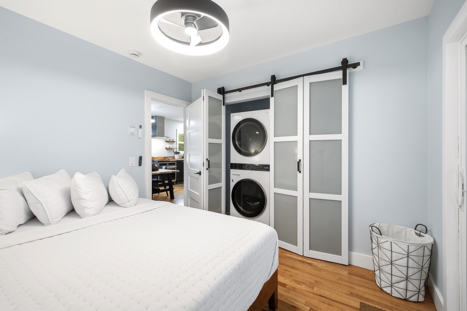 Bedroom #1 Queen (With Washer/Dryer)