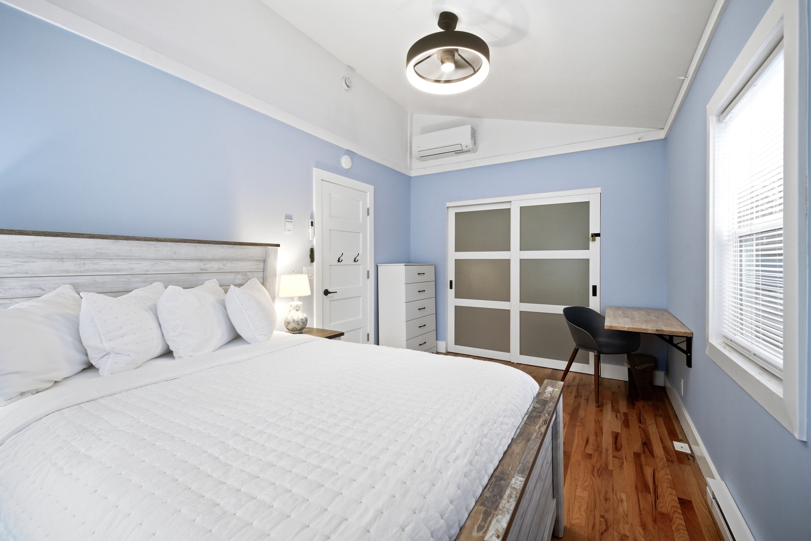 Bedroom #1 (Queen) Unit #1