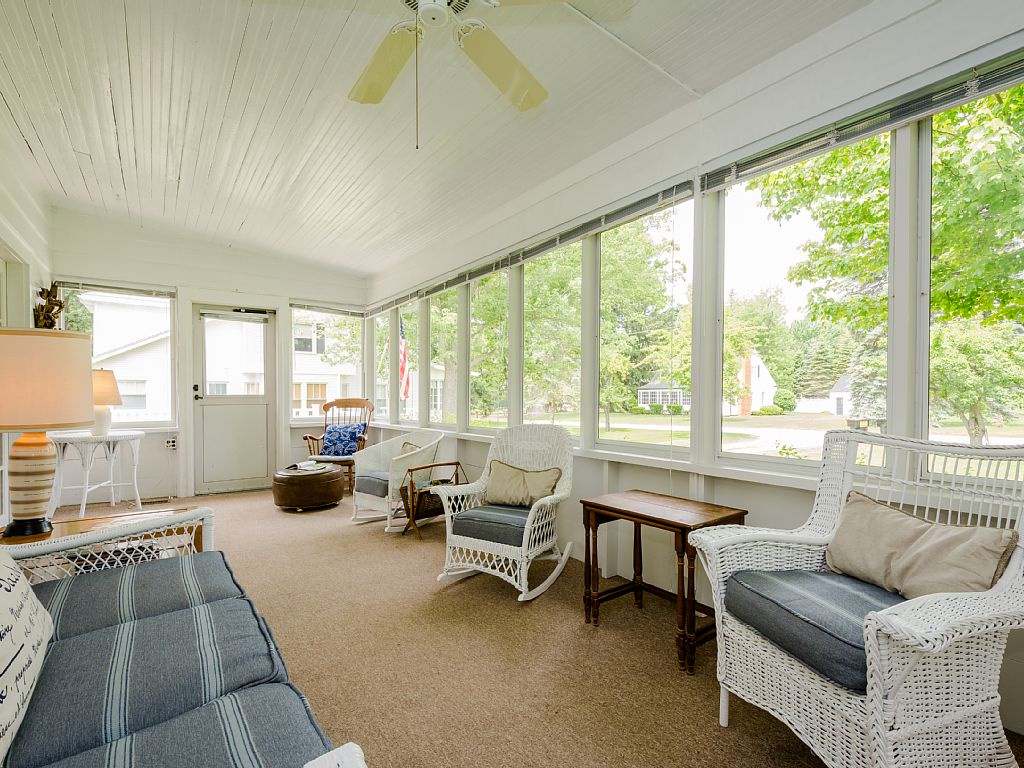 Screened in porch