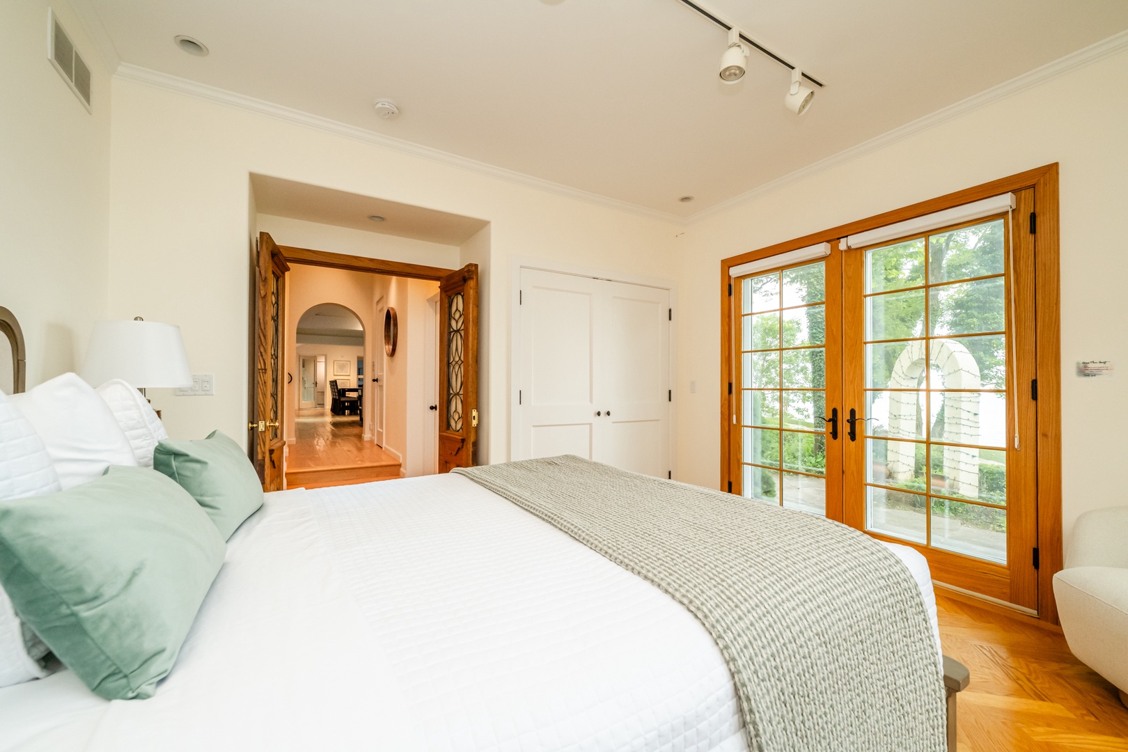 Bedroom #5 (Queen)